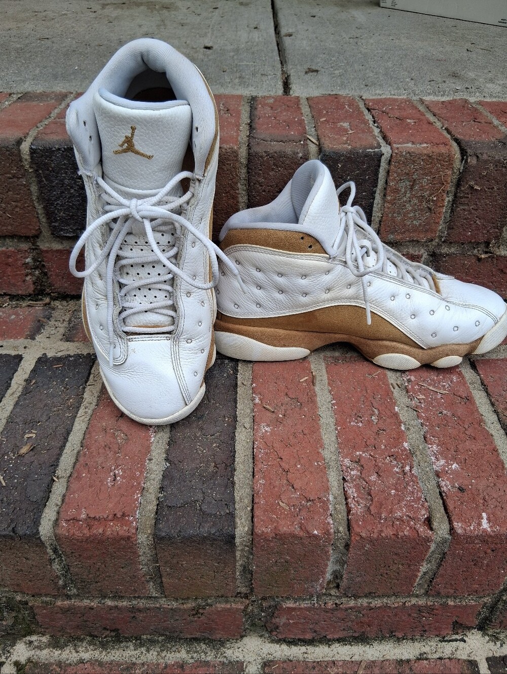 Nike Jordan Mens White and Gold Basketball Shoes